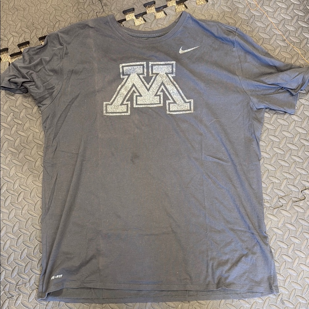Nike Men's Gooher Dk Grey Graphic T-Shirt